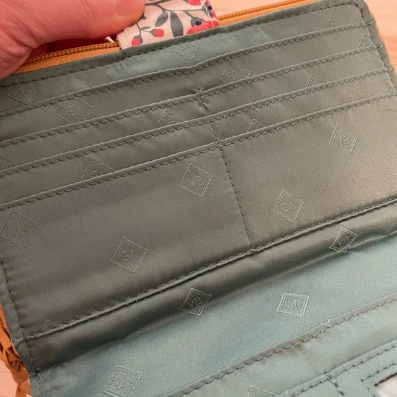 EUC - Vera Bradley Turnlock Wallet in Enchanted Mandala - Picture 3 of 12